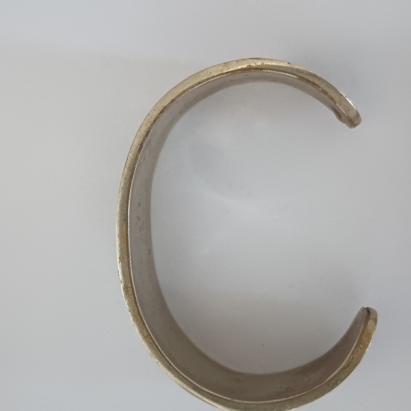 Cuff Bracelet - Picture 4 of 9